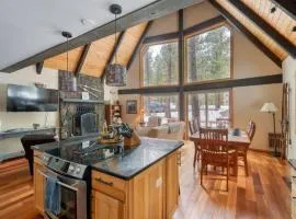 Spring Home 6 - Cozy 4BR Cabin in Black Butte Ranch w Fireplace