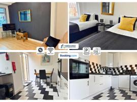 3-Bedroom House in Warrington with Free Parking Ideal for Contractors and Family Stays, hotel a Warrington