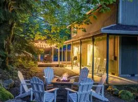 Chateau Relaxeau Game Room Hot Tub Fire Pit