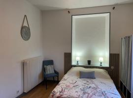 Charmant appartement F1, hotel in Fraize