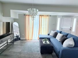 Charming 5BD 2BA with spacious yard near O'hare, hotel a Melrose Park