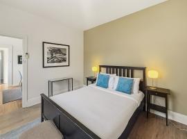 Charming 1 bedroom, park adjacent. city 5 minutes, hotel v destinácii Sydney