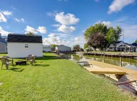 Walk to Lagoon Saloon! Chic Home on Nugents Canal