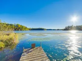 Northwoods Nature Escape! Lakefront Hayward Cabin