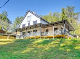 Dollys Vacation Cabin with Pool, Arcade, Gym
