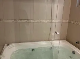 Apartamento com Hidromassagem próximo a praia da enseada