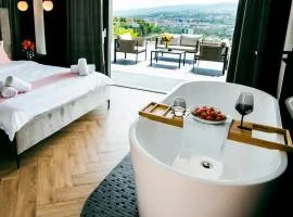 Evo Residence Panoramic - Apartament cu vedere superba si cada langa pat