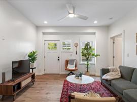 Modern Princeton Stay Steps from Nassau Street, hotel em Princeton