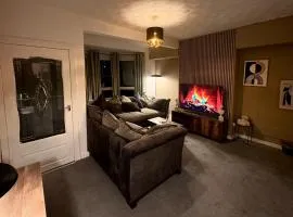 Cozy corner-Sleeps 8 guest Entire house Glasgow very central