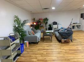 ArtHaus Downtown Emma Barr Unit 3BR 1BA, alojamiento con cocina en Whitehorse