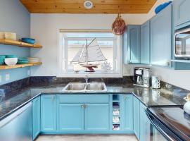 Ocean Front with Spectacular Views! Beach, Please!, hotel u gradu Voldport