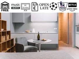 E3 Luxury OldTown Apt w Free Garage, Supermarket, FastWifi, Unlimited Music, Prime Video, Aircon