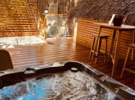 PURA VIDA Lodge Cabane perch&eacute;e, glamping en Sainte-Rose