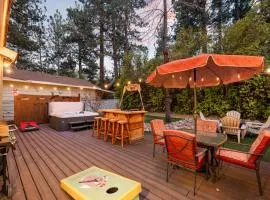 Tranquil Retreat with Fenced Backyard, Hot tub & Bar