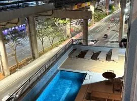 Timber One - Apto com varanda e Fácil acesso ao Metrô e Expo Imigrantes