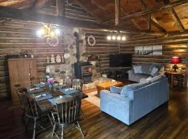 Charming Country Cabin- Cozy, Scenic View, HOT TUB
