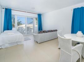 Ocean Spray Apartments, hotel in Christ Church