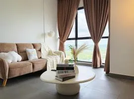 Cream Nest Minimalist 2BR 4 pax Medini Legoland