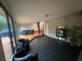 Design-Ferienhaus mit Garten, Kino & 5 Schlafzimmern, hotel di Dieburg