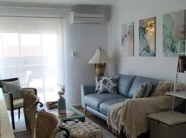 Delightful Unit Near CBD & Beach, Free Parking