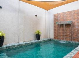 Ephram House - A-Frame Cabin Staycation with Pool, Games & BBQ For Up To 20 Guests, hotel in Bacoor