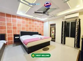 PRIME LOCATION - Near Swargadwar Sea Beach - Bengali market -HOTEL DAMODAR PALACE- PURI - Lift-Parking - Restaurant - BEST HOTEL IN PURI