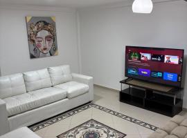 Casa moderna familiar para estadías confortables, отель в городе Лоха