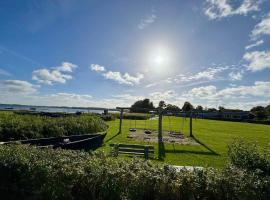 Cozy Cottage With A View Of Kerteminde Fjord, Hotel in Munkebo