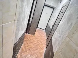 One-bedroom apartment with amenities, excellent area, close to the city center, developed infrastructure, transportation links, shops, cafes, baths, fitness centers, school, kindergartens