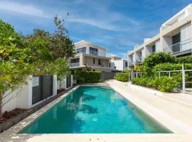Beachside Haven Modern Townhouse with Pool
