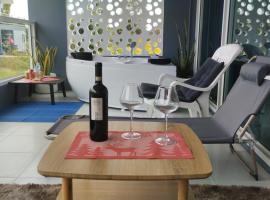 The Village, hotel que acepta mascotas en Prakhon Chai