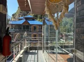 Being Himalayan Chojh