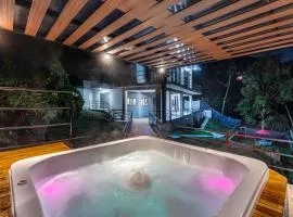 Poblado Mansion With Hot Tub & A/C Sleeps 9