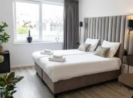 Chic Suite w Bathroom & Kitchen