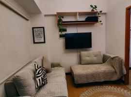 Charming 2BR Condo in Cambridge with WIFI, Smart TV, hotel v destinaci Cainta