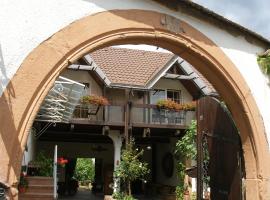 Gästehaus im Malerwinkel-Rhodt, hotel near Rietburgbahn, Rhodt unter Rietburg