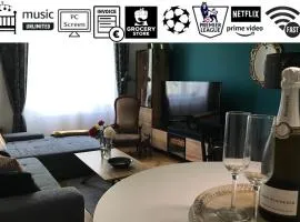 S8 Luxury 2 Room Apt OldTown - Foodstore, Crib, BabyChair, Netflix, PC Screen, UnlimMusic