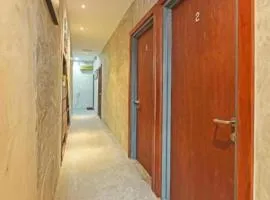 OYO 90662 The 1975 Hotel