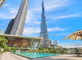 Vogue Downtown Grande Luxury 2-Bedroom Apartment with Large Balcony, access to infinity Pool with Burj Khalifa View, Walkable to Dubai Mall