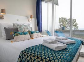 Le COQ -Splendide vue -magnifique piscine -Parking, hotel in Cap d'Ail