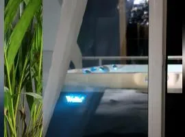 GLAMOUR VOX Jacuzzi & Club