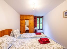 Large Apartment In The Vacation Center Whirlpool, Hotel in Diemtigen