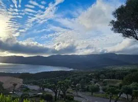 Chalereux T2 Vue mer et piscine Alba Rossa