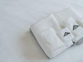 Diamond Condominium Phuket, hotel in Bang Tao Beach