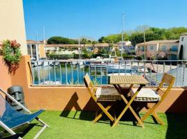 T2 port Cogolin golfe de Saint-Tropez vue mer, hotel i Cogolin