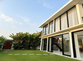 Luxury 3BR Villa Noeul With Private Pool 5min To Seminyak Beach, hotel v destinaci Seminyak