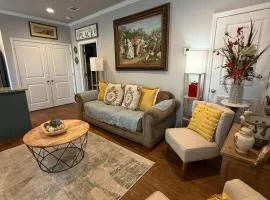 Stylish 1BR 2 Beds Near VSU SGMC Wild Adveture