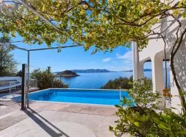 Apartman Arnia pool&beachfront by Villas Guide