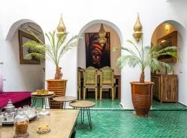 Riad Dekkak, Maison complète en exclusivité