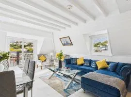 Harbour Haven Steps from Torquay Port